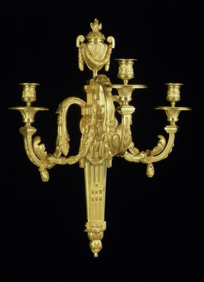 Uno de un par de apliques de tres brazos Luis XVI, c.1775 de French School