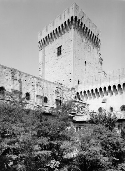 Palais des Papes, Palais Vieux del Papa Benedicto XII (m. 1342), Torre de Campane, 1338-40 de French School