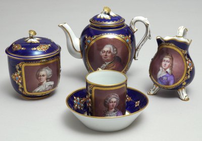 Parte de un servicio de té con retratos de Luis XVI (1754-93) y María Antonieta (1755-93), Sevres, Francia, c.1789 de French School