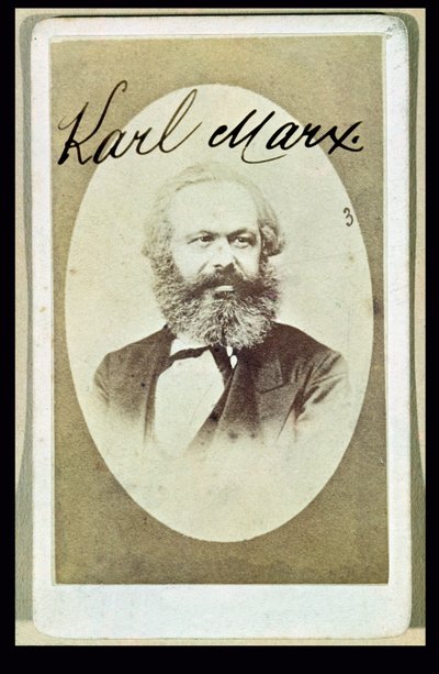 Tarjeta de visita fotográfica de Karl Marx (1818-93) con su firma de French School