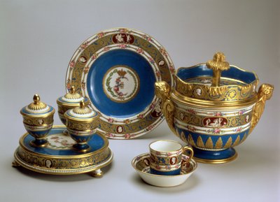 Plat de Menage, plato, taza y platillo y cuenco de helado del Servicio Blue Cameo, Sèvres, 1778-9 de French School