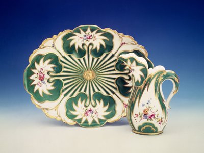 Plato y jarra con decoración de flores, Sevres de French School