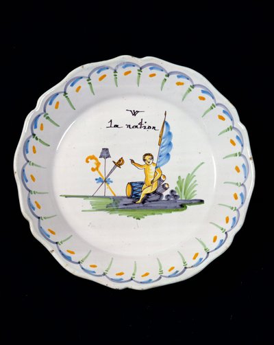 Plato decorado con un genio sentado en un tambor, y los Tres Órdenes de la Nación de French School