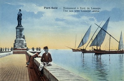 Postal de Port Said. Monumento dedicado a Fernand de Lesseps con vistas del puerto y el mar. Alrededor de 1900 (postal) de French School