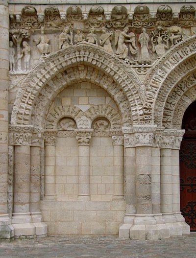Portal de las Fachadas Oeste de French School
