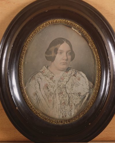 Retrato de una mujer desconocida, 1850 (daguerrotipo coloreado) de French School