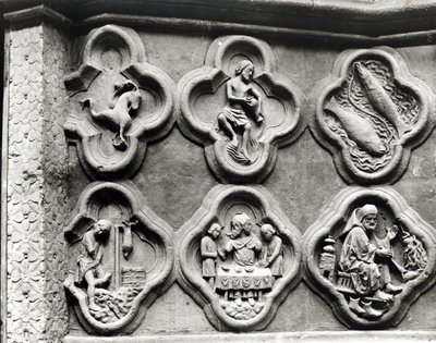 Cuatrofoilos con los Signos del Zodiaco y los Trabajos del Año, de la Catedral de Notre-Dame en Amiens (molde de yeso) de French School