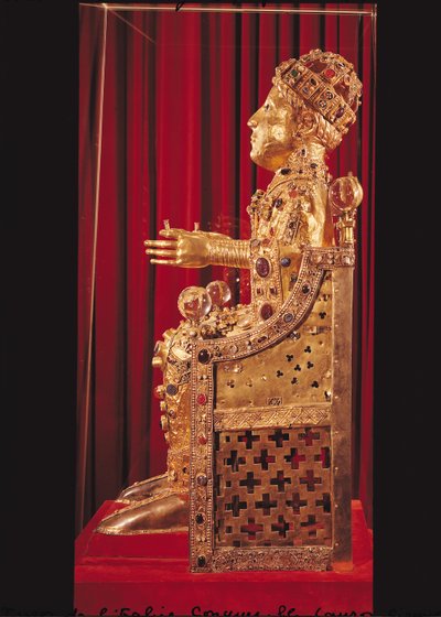 Estatua relicario de Santa Foy, c.980 (oro, plata, madera, piedras preciosas y semipreciosas) de French School