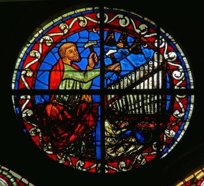 Ventana rosetón que representa un órgano y campanas de French School