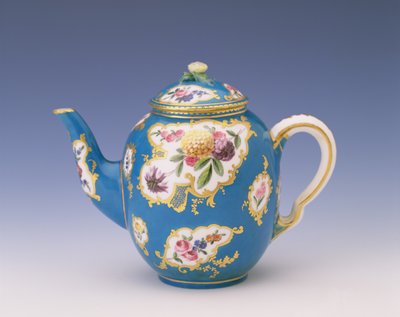 Tetera de Sèvres con fondo azul celeste, 1766 de French School