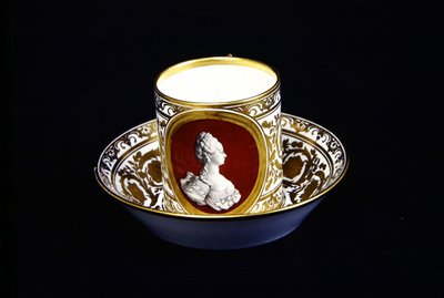 Taza y platillo de Sèvres con una efigie de María Antonieta, c.1773-4 de French School