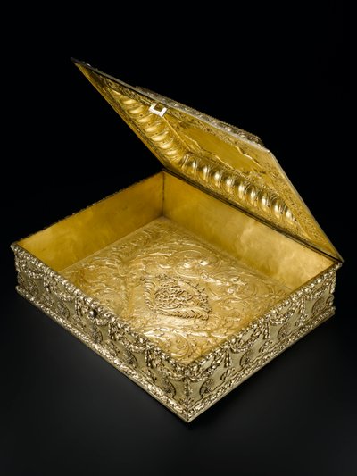 Cofre rectangular de plata dorada con tapa abatible, escalonado en el centro, del servicio de tocador Lennoxlove, propiedad de Frances Teresa Stewart, Duquesa de Richmond y Lennox: Francés, París, 1666-1667 de French School