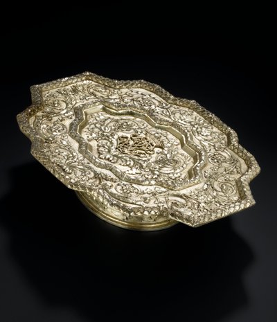 Bandeja de plata dorada de contorno moldeado, del servicio de tocador Lennoxlove, propiedad de Frances Teresa Stewart, Duquesa de Richmond y Lennox: Francés, París, 1666 - 1667 de French School