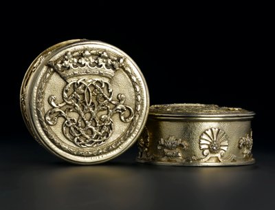 Caja pequeña circular de plata dorada con tapa del servicio de tocador Lennoxlove, propiedad de Frances Teresa Stewart, Duquesa de Richmond y Lennox: Francia, París, ensayada entre septiembre de 1672 y octubre de 1674 de French School