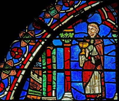 Ventana de San Cheron: sacerdote con cáliz de French School