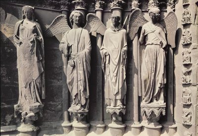 San Nicasio con ángeles, figuras del parteluz del portal oeste de French School