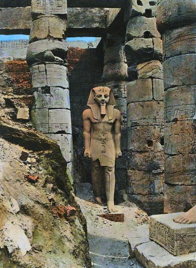 Estatua de Ramsés II, Luxor, Egipto, 1903 de French School