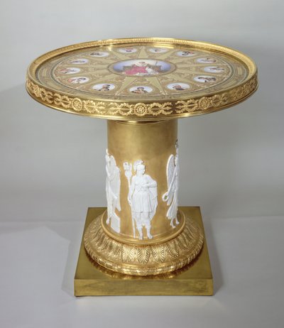 La Mesa de Austerlitz, incrustada con placas de Sèvres conmemorando la victoria de Napoleón en Austerlitz, 1808-10 de French School