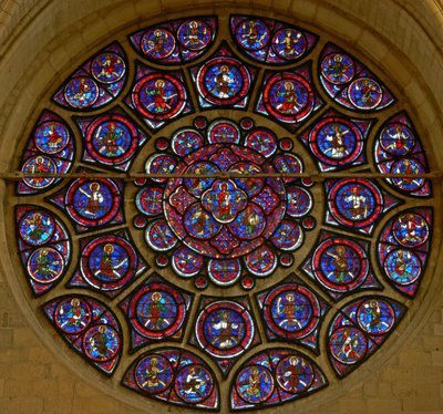 La ventana rosa este: La Virgen, Apóstoles y Ancianos del Apocalipsis de French School