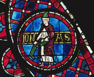 El profeta Jonás (detalle) del rosetón norte, vidriado en 1234 de French School