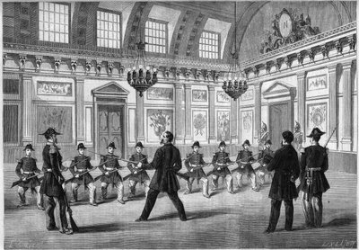 El hijo de Napoleón III, Príncipe Imperial (1856-1879), practicando armas con los guardias, ante su padre el Emperador Napoleón III (1808-1873), en la sala de guardia del castillo de Compiegne. Grabado en "Le Monde Illustré" n°349 del 19 de diciembre de French School