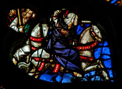 La ventana rosa oeste que representa una escena del Libro del Apocalipsis: fiel y verdadero, el rey de reyes en un caballo blanco, con dos guerreros detrás (19:11-16) de French School