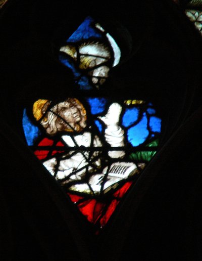 La ventana rosa oeste representando una escena del Libro de Apocalipsis: Apertura del cuarto sello, con el águila de San Juan (6:7) de French School