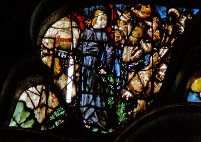 La ventana rosa oeste que representa una escena del Libro del Apocalipsis: ángel con la llave del abismo atando al dragón Satanás por mil años (20:1) de French School