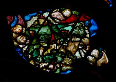 La ventana rosa oeste representando una escena del Libro de Apocalipsis: Ángeles reteniendo el viento de la tierra y los barcos del mar (7:1) de French School