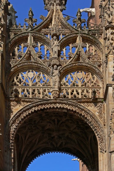Tracería sobre la puerta sur de French School