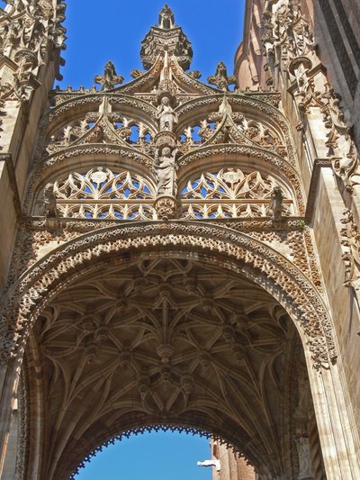 Tracería sobre la puerta sur de French School