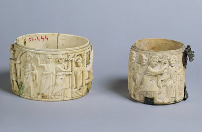 Dos píxides con relieves que representan la resurrección de Lázaro y Cristo sanando a un ciego de nacimiento, siglo VI-VII de French School