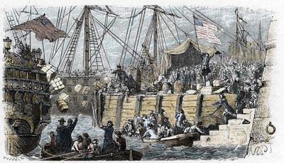 Guerra de Independencia de EEUU: revuelta de los colonos estadounidenses (de origen británico) contra los impuestos que el Parlamento inglés imponía sobre el té y otros alimentos. Se disfrazan de indios y arrojan el cargamento de té al mar tras entrar en c de French School