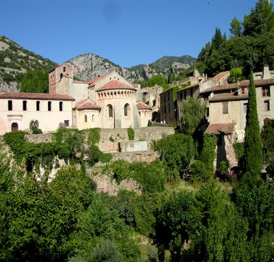 Vista de la Iglesia Abacial, siglo XI-XII de French School