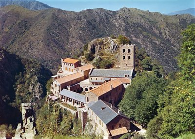 Vista de la Abadía de San Martín del Canigó de French School