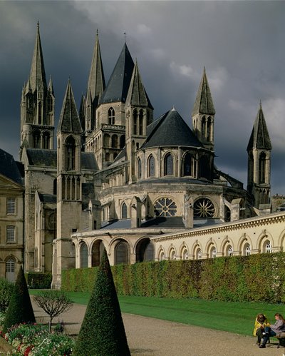 Vista de la Abadía Benedictina desde el este, siglos XI-XII de French School