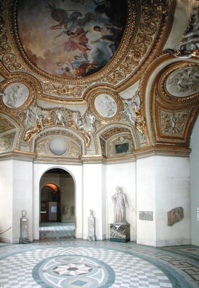 Vista de la Rotonda de Marte con figuras de estuco de Michel Anguier (1612-86) de French School