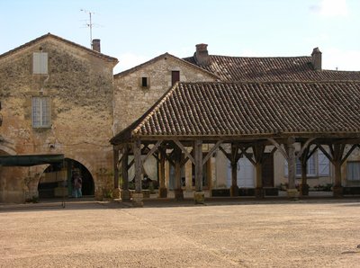 Vista del mercado cubierto en el pueblo de French School