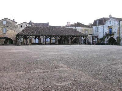 Vista del mercado cubierto en el pueblo de French School