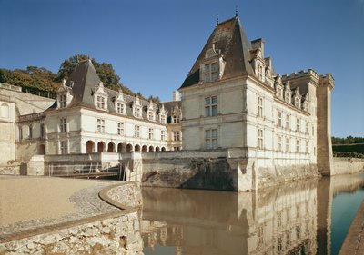 Vista de la entrada y el patio de honor de French School