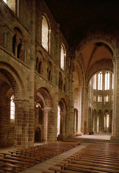 Vista de la nave desde el coro, 1020-1135 de French School