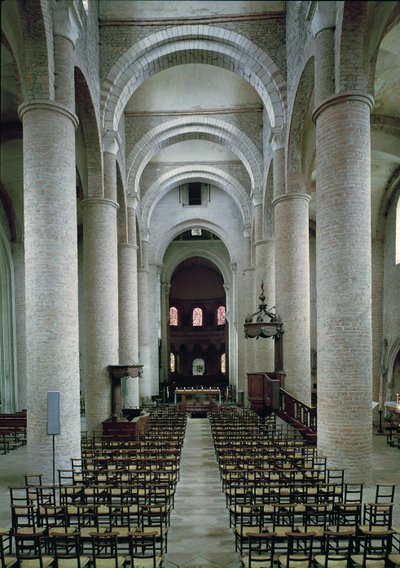 Vista de la nave, mirando hacia el altar de French School