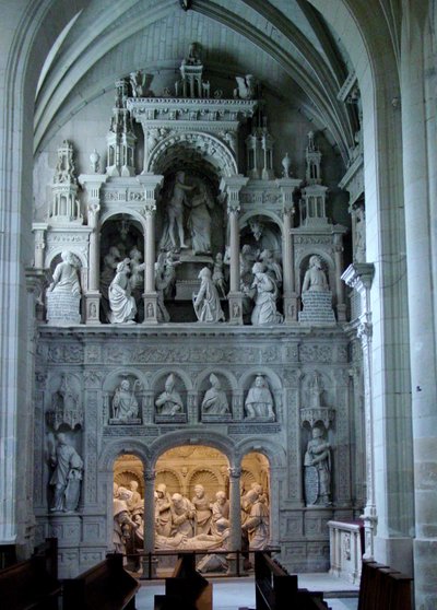 Vista del transepto norte con escenas de la Vida de la Virgen de French School
