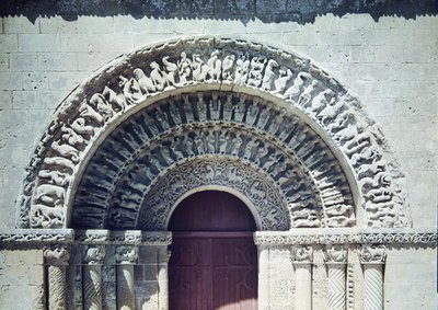 Vista del portal del transepto sur, 1150-75 de French School