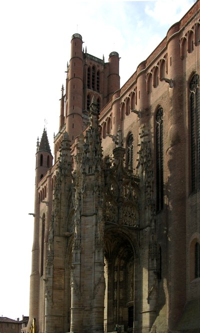 Vista del lado derecho con el pórtico con dosel de French School