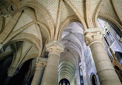 Vista de la bóveda en el deambulatorio, c.1140-44 de French School