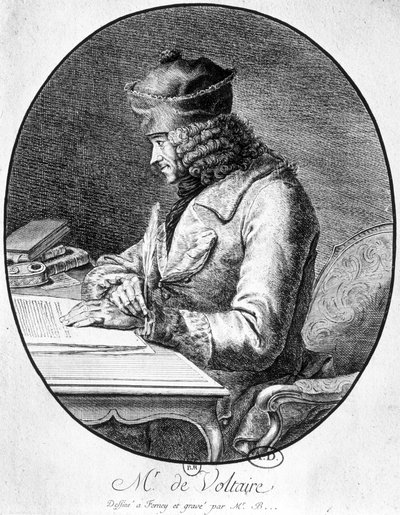 Voltaire en su mesa de trabajo de French School