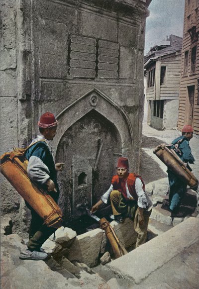 Portadores de Agua en Constantinopla, c.1895 de French School