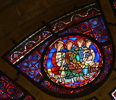 Ventana Ww que representa a cuatro apóstoles de French School