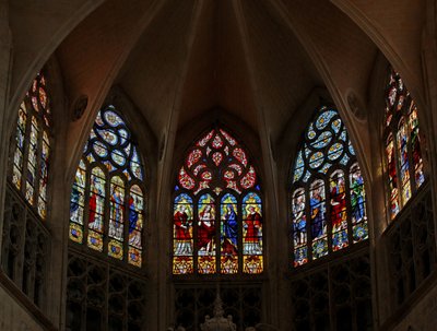 Ventana que representa una vista del extremo este del coro de French School
